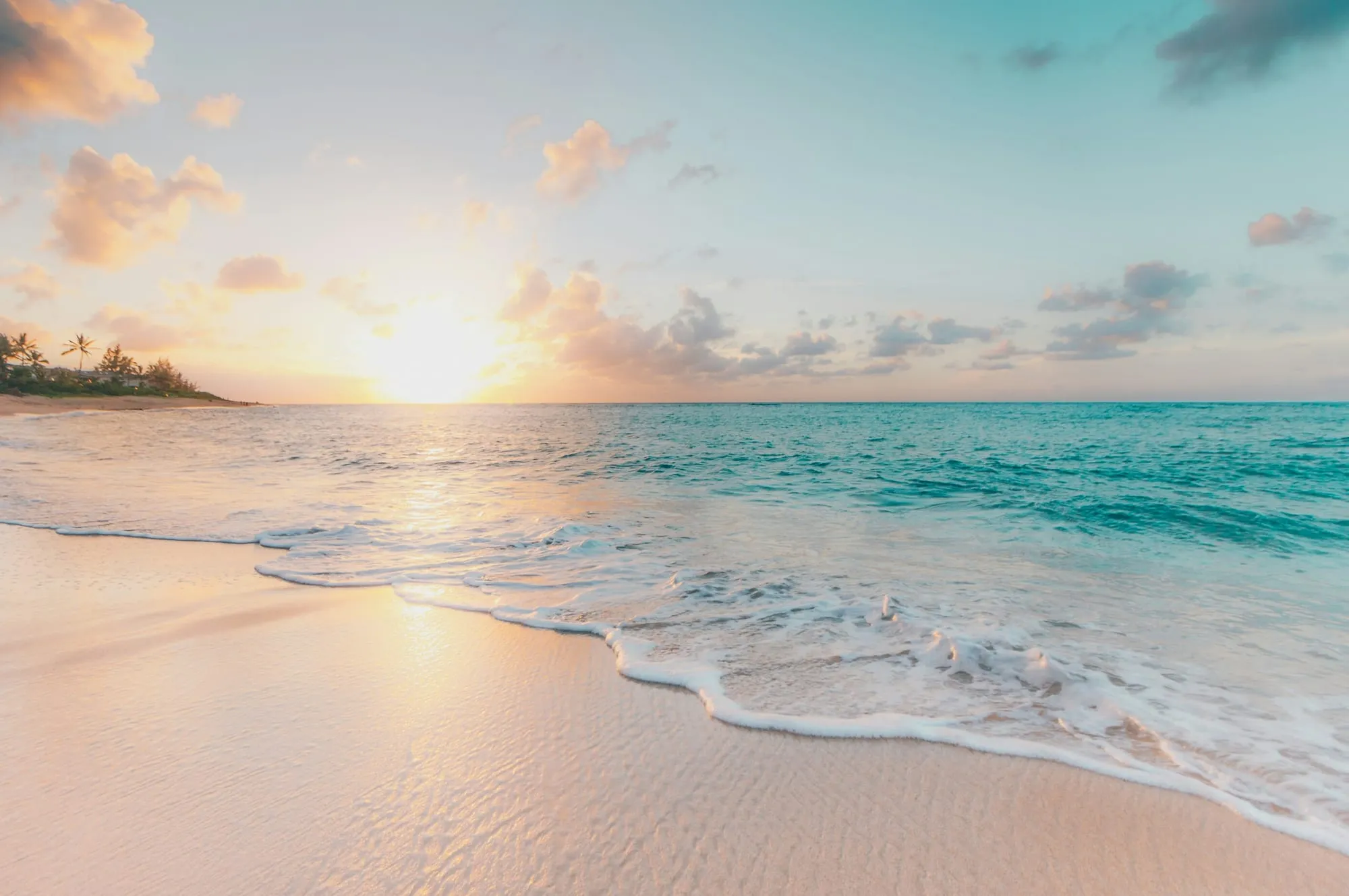 Meer und Strand im Abendlicht – die letzte Ruhestätte auf See